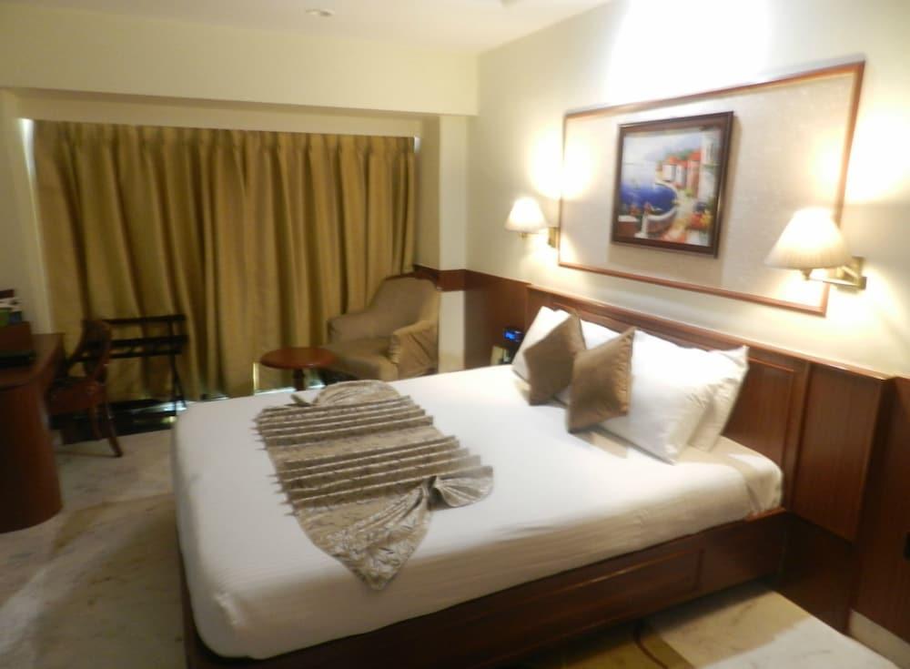 Regenta Place The Emerald Mumbai Exterior photo
